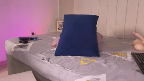 Michelle online show from August 6, 4:39 pm