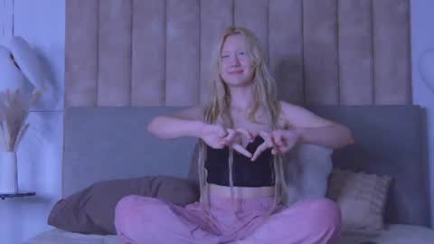 sophiaivy online show from August 14, 2:48 am