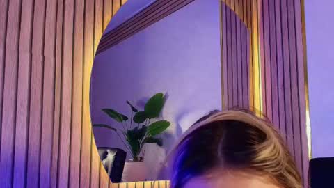  SOPHIE JANNER online show from August 2, 9:00 pm