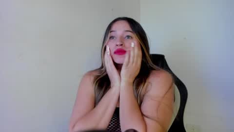 sophie_spencer1 online show from June 13, 7:05 am