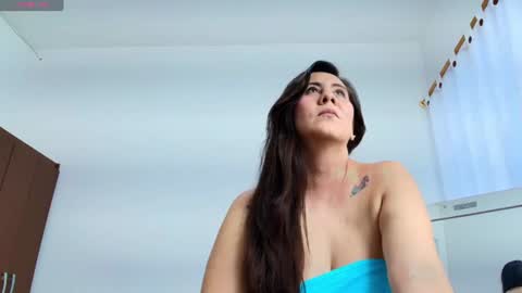SOPHIE TYLER online show from August 11, 8:00 pm