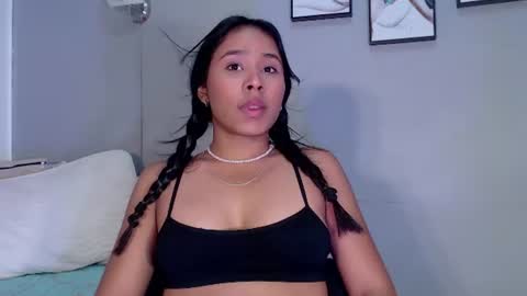 sophie_w1 online show from August 8, 3:34 pm