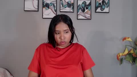 sophie_w1 online show from August 13, 5:49 pm