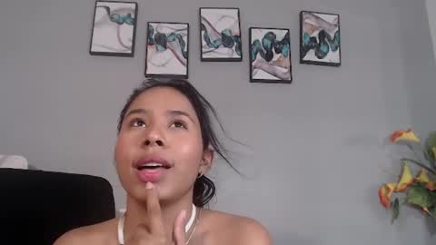 sophie_w1 online show from August 15, 4:44 pm