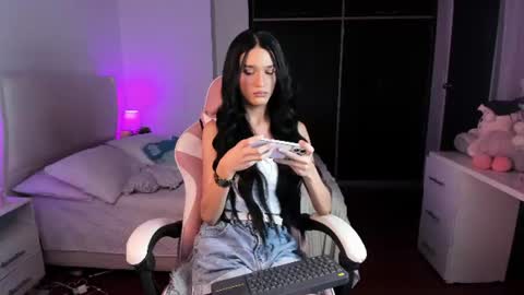    online show from August 7, 10:04 am