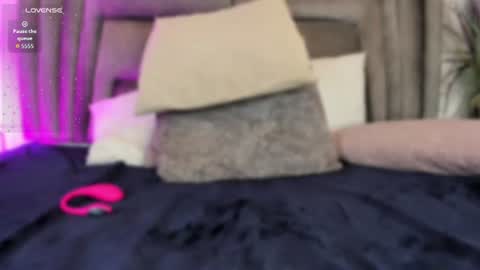 Sophie online show from August 8, 2:06 pm