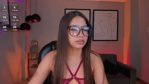Sophie Houston online show from August 8, 1:55 pm
