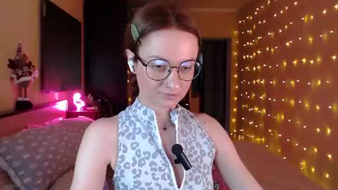 sophieleroux online show from July 31, 1:39 pm