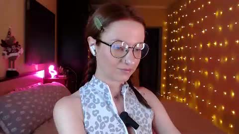 sophieleroux online show from July 31, 2:45 pm