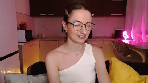 sophieleroux online show from August 14, 3:59 pm
