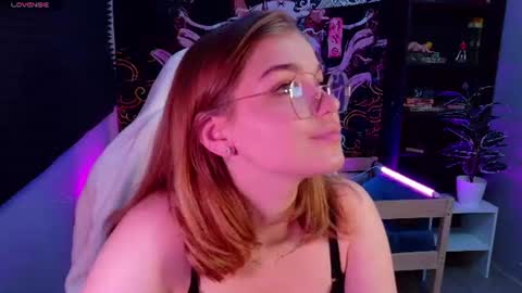 Sophie online show from August 8, 9:15 pm