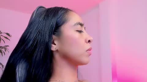 sophierooy online show from August 12, 3:25 pm