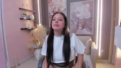 Sopjie online show from May 4, 9:05 pm