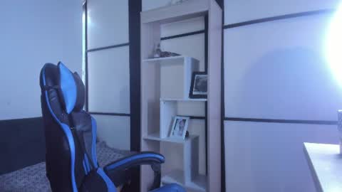 sophiewatson_ online show from July 29, 6:04 pm