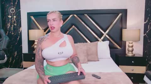 SophieWinslow online show from August 8, 3:45 pm