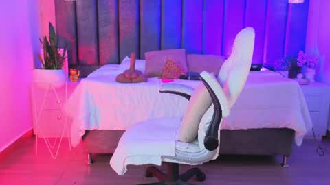 Sophi online show from August 14, 2:32 pm