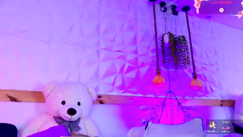 Sophie online show from August 13, 6:00 pm