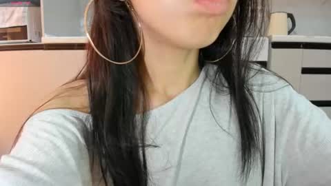 Mia online show from July 28, 8:20 am