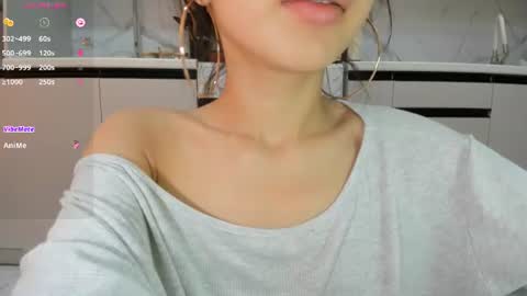 Mia online show from August 2, 10:22 am