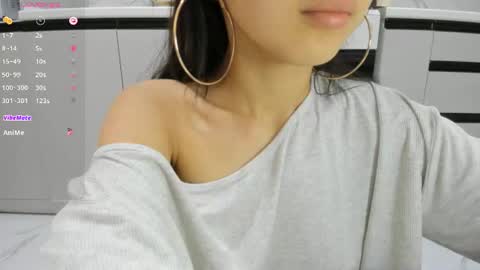 Mia online show from August 2, 1:40 pm