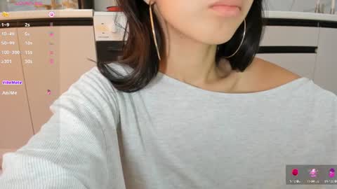 Mia online show from August 9, 8:48 am