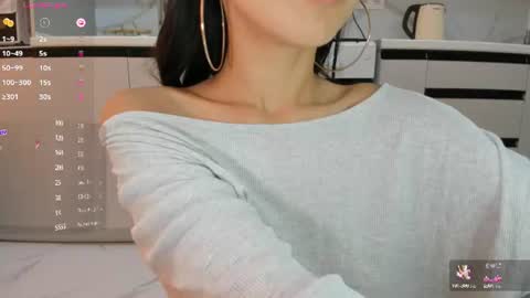 Mia online show from August 15, 10:19 am