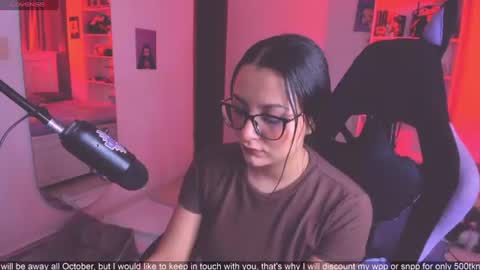 Lili online show from August 18, 1:00 am