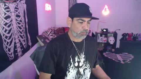soyelcarlitos online show from June 15, 6:33 am