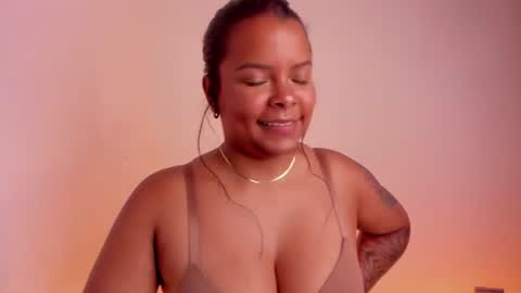 Paula  thumbs up me please online show from July 28, 12:49 am