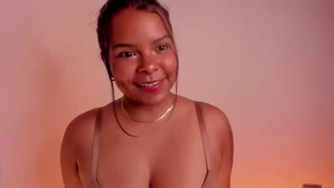 Paula  thumbs up me please online show from August 3, 10:06 pm