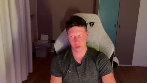 Doggo online show from August 16, 11:20 pm