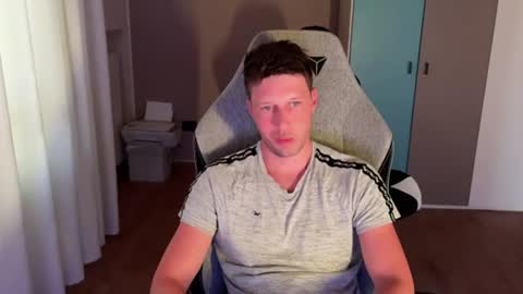 Doggo online show from August 18, 11:27 am