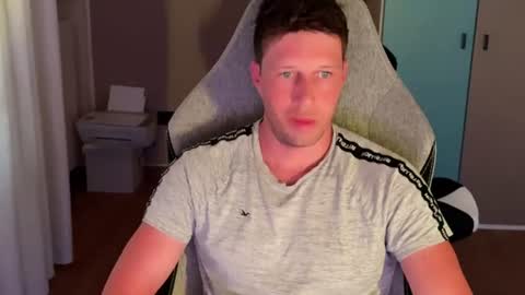 Doggo online show from August 18, 12:33 pm