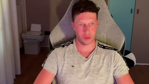 Doggo online show from August 18, 1:39 pm