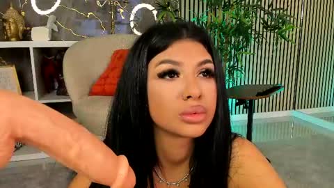 Leila online show from August 4, 7:44 pm