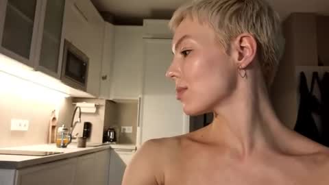 Elizabeth online show from July 11, 5:19 pm