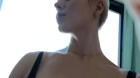 Elizabeth online show from July 18, 3:02 pm