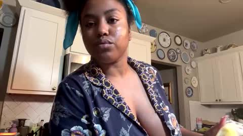 spoilprincesschloee online show from May 29, 4:48 am