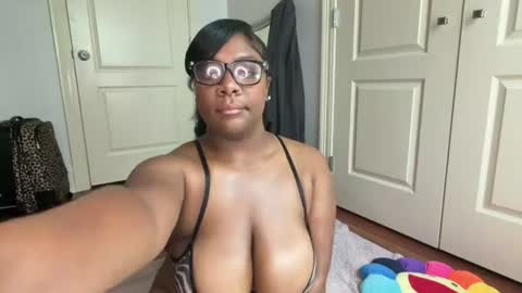 spreadthatassssssssss online show from August 10, 6:31 pm