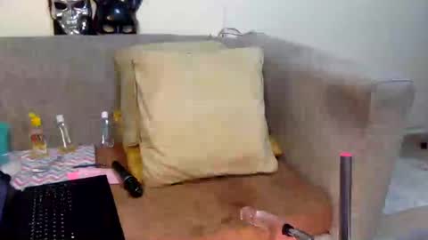 squirtebony online show from August 6, 9:30 am