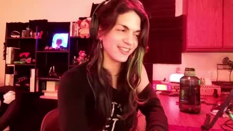 Earthling Gurl Michelle Allergy online show from April 3, 3:03 am