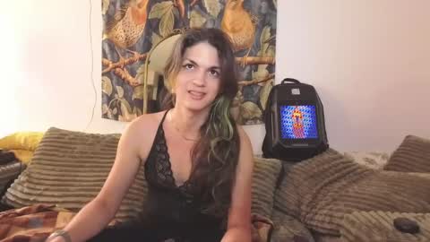 Earthling Gurl Michelle Allergy online show from April 19, 8:46 am