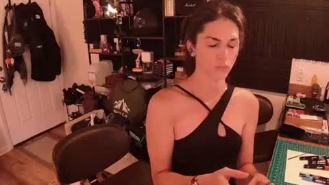 Earthling Gurl Michelle Allergy online show from June 30, 5:08 am