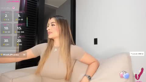 Laura online show from August 12, 3:31 am
