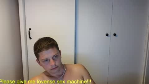 st1vemaster01 online show from August 12, 3:36 pm