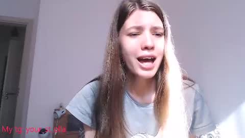 Ella online show from August 14, 1:15 pm