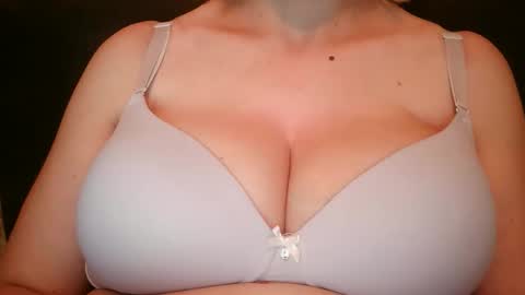 Amelly online show from April 16, 8:37 pm