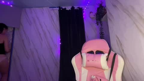 stacey_cravings online show from August 9, 5:25 pm