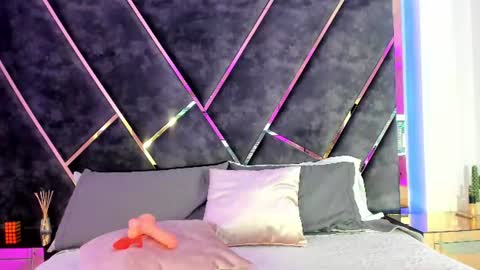 Stacie online show from August 9, 8:54 pm