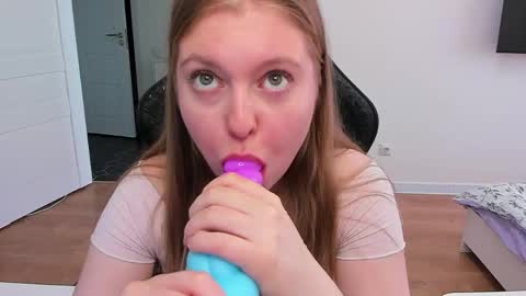 Stacy  online show from May 25, 11:45 am